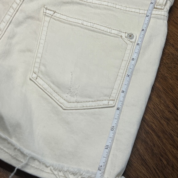ANTHRO Pilcro and the Letterpress Slim Denim Shorts Distressed Off White Size 26 - Picture 6 of 7
